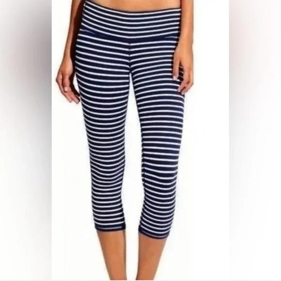 Athleta Navy White Stripe Capri Leggings XS Nautical Yoga Gym Athleisure - Picture 9 of 9